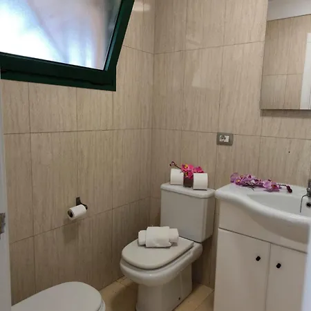 Vivienda Con Piscina En El דירה