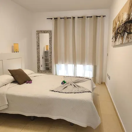 Vivienda Con Piscina En El דירה *